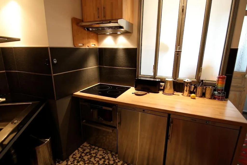 Apartment Love Nest In Paris France