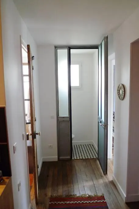 Apartment Love Nest In Paris