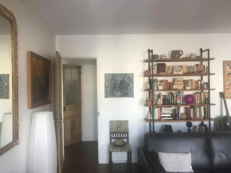 Love Nest In París 0*,  Francia
