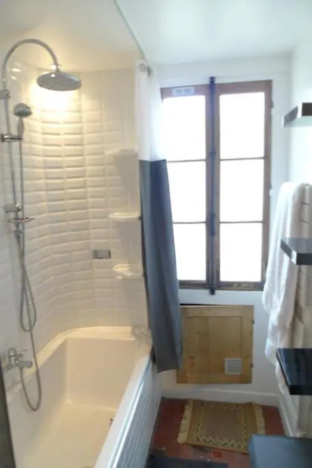 Love Nest In París Francia