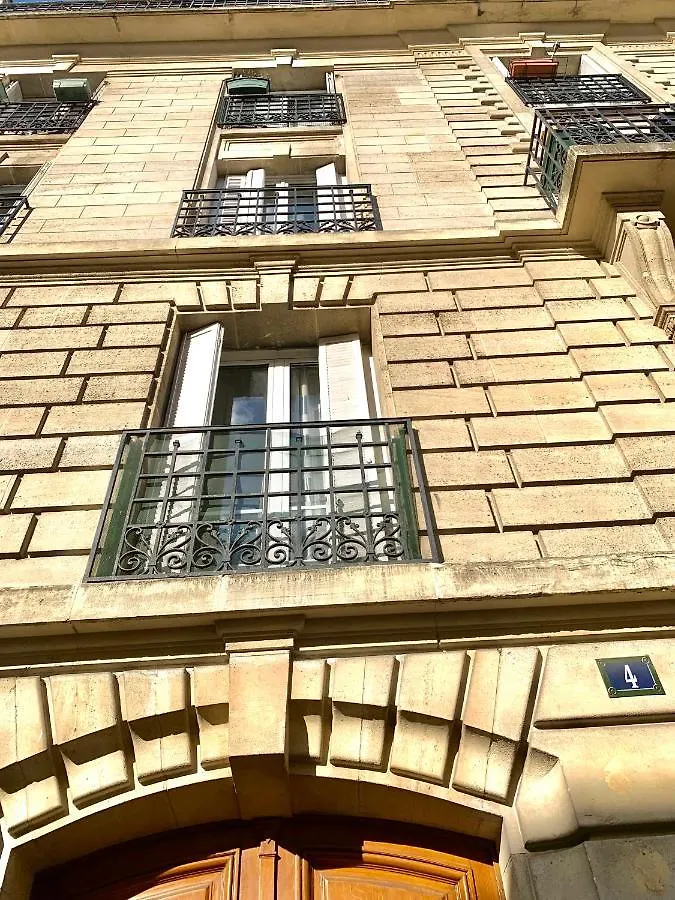 Love Nest In París
